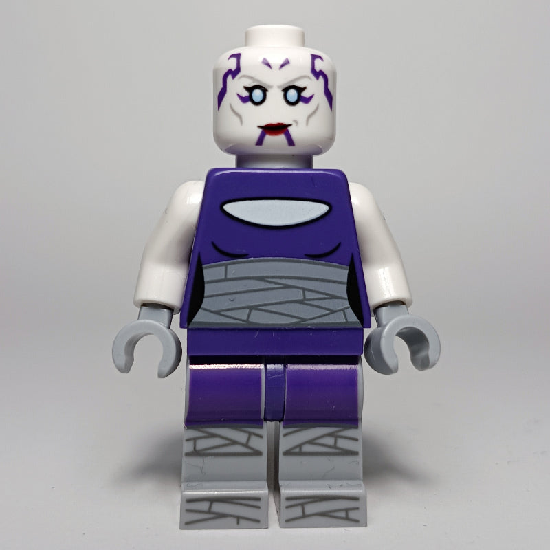fig-016607 –  Asajj Ventress, Dark Purple Outfit