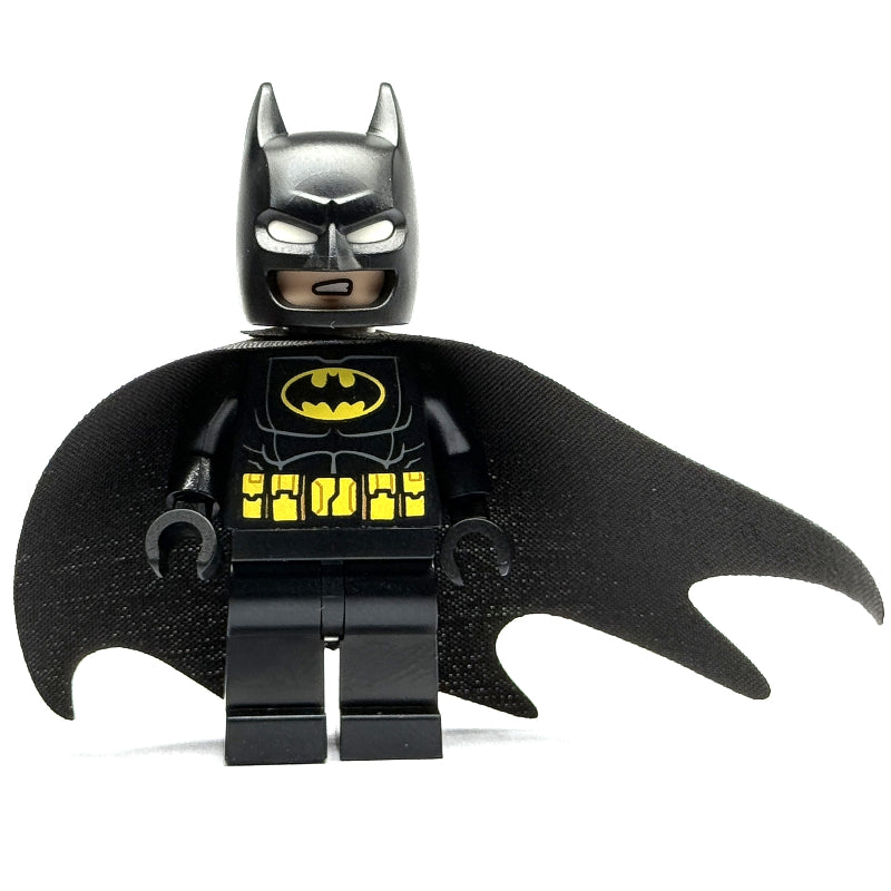 fig-016821 – Batman, Black Suit, Black Cowl, Cloth Cape